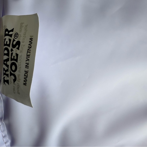 Trader Joe's Purple Large Insulated Limited Edition Tote Bag - Picture 13 of 14